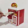 گاوصندوق اسباب بازی کودک در حال دریافت اسکناس به‌صورت خودکار.