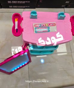 نشان دادن قابلیت جدا شدن تخته از میز آموزشی، مناسب برای استفاده مستقل و حمل آسان.