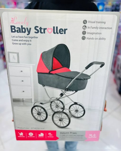 کالسکه بچه قابل‌تا شدن لاکچری Lovely Baby Stroller در جعبه اصلی با رنگ‌بندی جذاب.