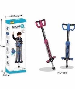 جامپینگ پرشی کودک Jump Pogo Stick 658 رنگ آبی با نمایشگر دیجیتالی و طراحی ایمن مناسب کودکان بالای ۶ سال در حال نمایش جزئیات بدنه و دسته‌ها.