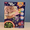سفره نقاشی جادویی کودک Water Magic مدل Magic Doodle Mat با قلم آبی و ابزار نقاشی روی سطح بزرگ ۹۷×۷۷ سانتی‌متری