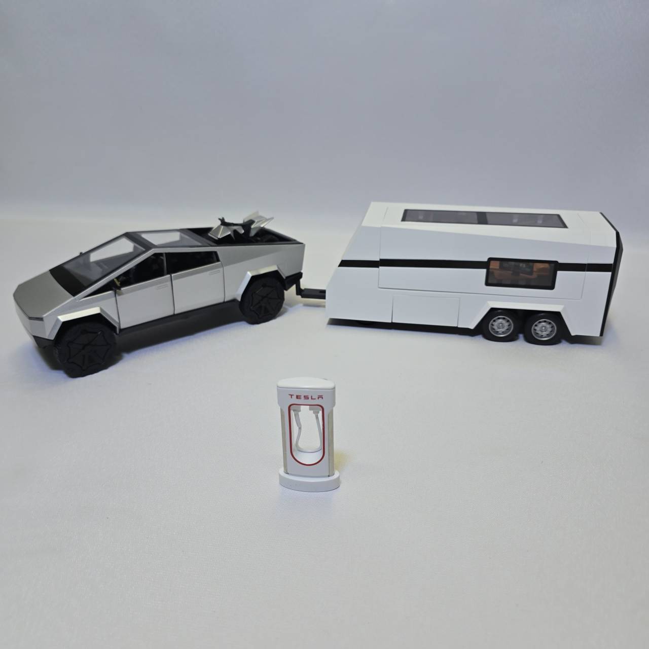 ماشین فلزی تسلا کاروان دار مدل B2468 - Image 32